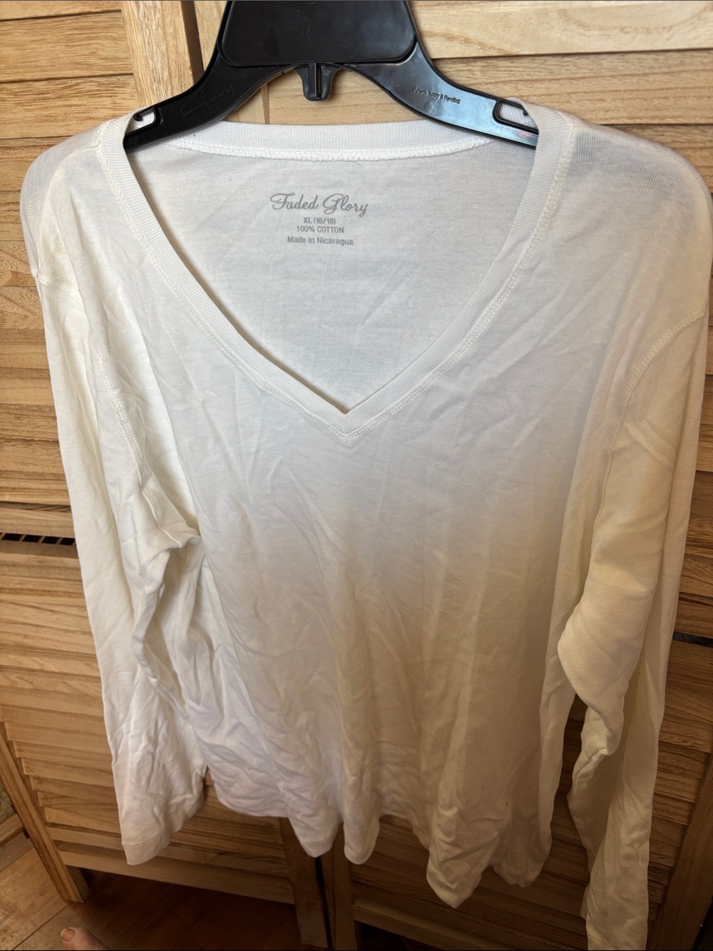 Faded Glory V-Neck Long Sleeve Tee XL
